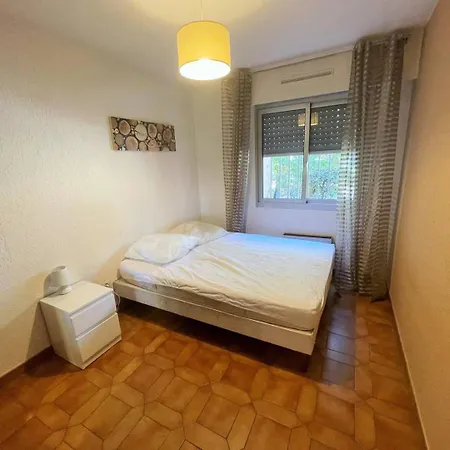 Apartment Bord De Plage, Rez De Jardin,5/7 Personnes...wifi Saint-Elme